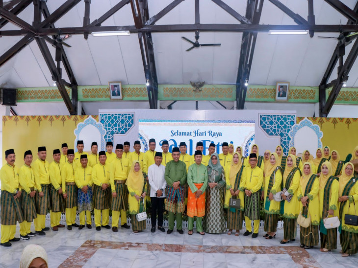 Pj Bupati Kampar Hadiri Open House di Kediaman Gubernur