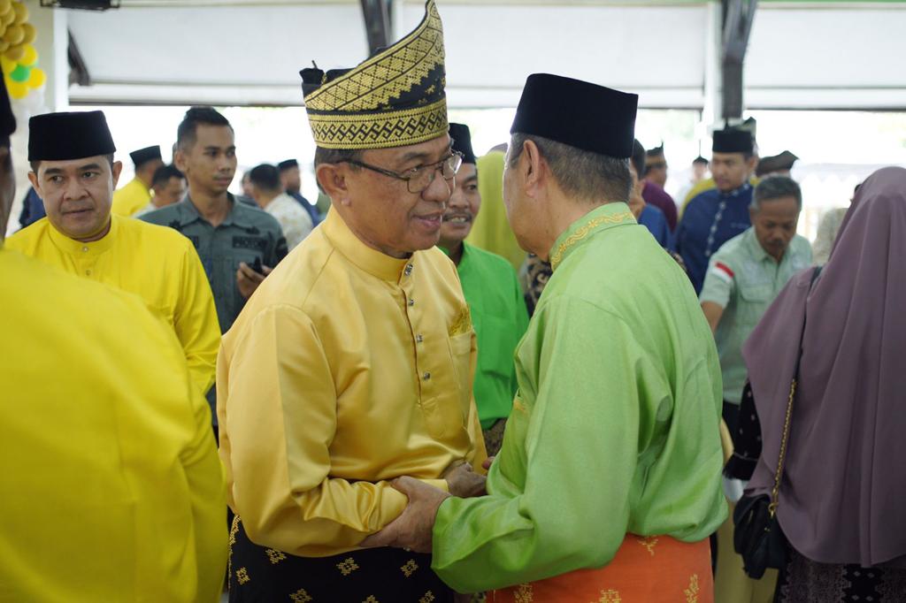 Lebaran Idulfitri, Bupati HM Wardan Sambangi Kediaman Gubernur Riau