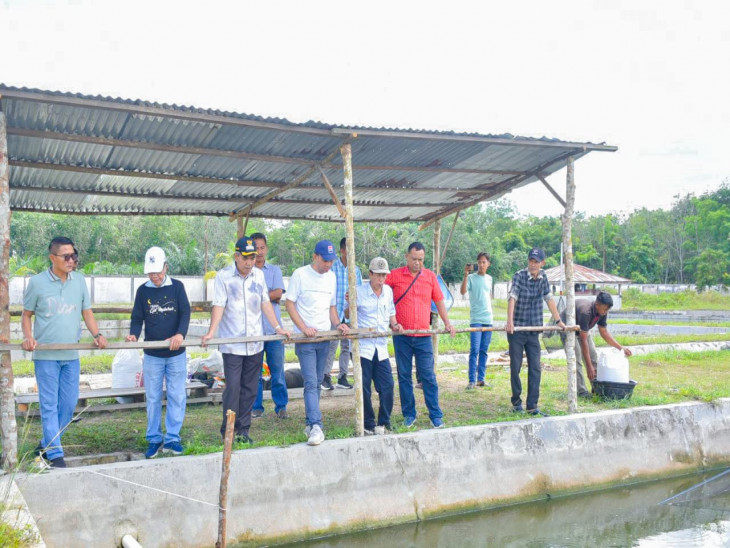 Lebaran Ketiga, Pj Bupati Kampar Kunjungi BBI Sipungguk dan UPT Budidaya Perikanan Tibun