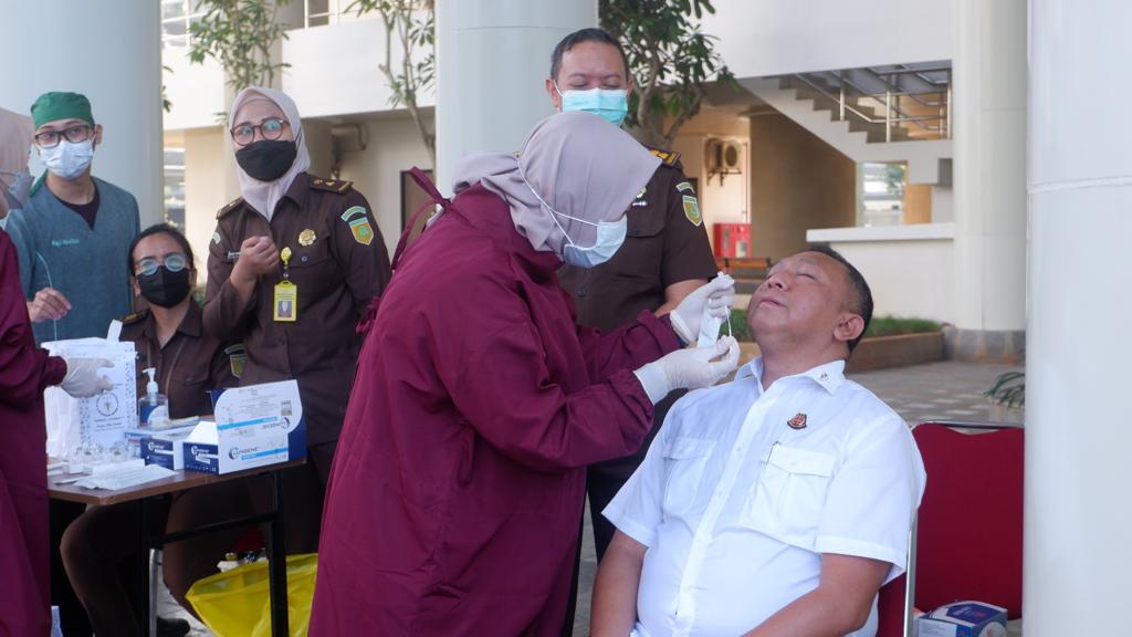Kejagung Laksanakan Swab Antigen, Guna Mencegah Penyebaran Subvarian Covid-19