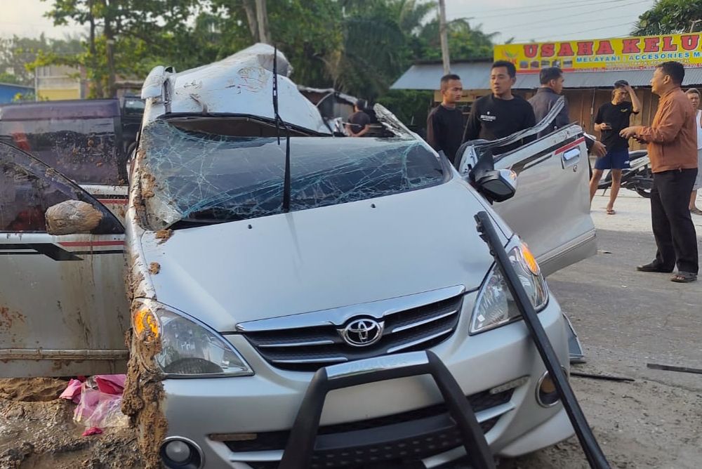 Ngeri! Avanza Tabrak Truk di Kampar, 3 Orang Tewas Mengenaskan