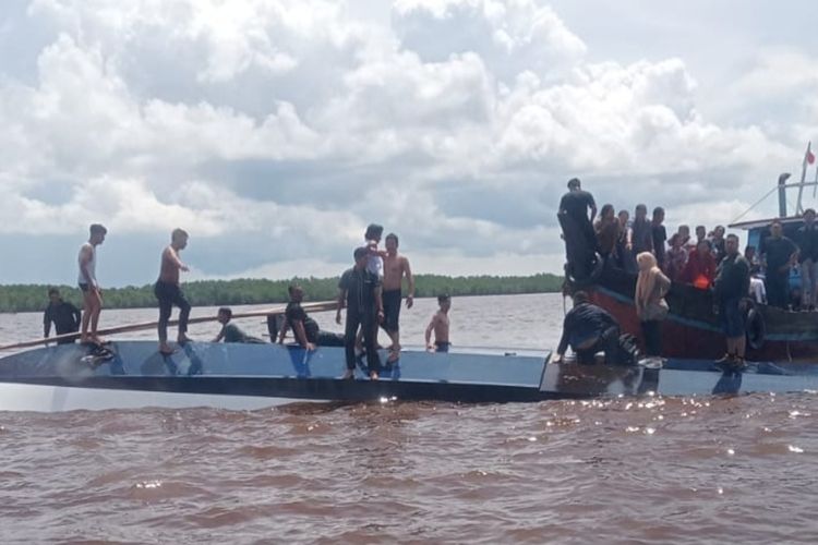Tragis! Kapal Mengangkut 57 Penumpang Tenggelam di Perairan Indragiri Hilir Riau, 3 Orang Tewas