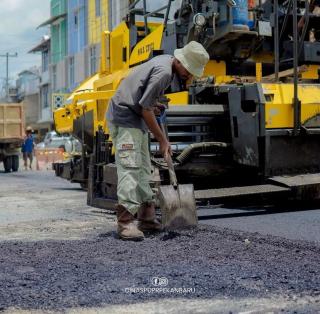 Pj Wali Kota Pekanbaru Klaim Dinas PUPR Sudah Benahi Puluhan Ruas Jalan Rusak