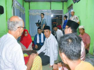 Usai Safari Ramadhan di Kampar Utara, Pj Bupati Kampar Masih Besuk Warga yang Sedang Sakit