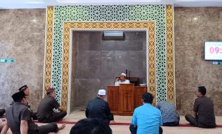 Ustadz Dr Syafrinaldi:Â  Puasa Melatih Kita Untuk Selalu Merasa Diawasi Allah SWT