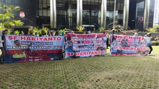 Sekda Riau SF Haryanto Disambut Unjukrasa di KPK