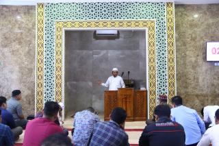 Tausiyah Qobla Dzuhur di Kejati Riau Disampaikan Oleh Ustadz H SyamsurizalÂ Â 