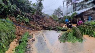Jalur Sumbar-Riau Putus Total Imbas Longsor di Kelok 17 Koto Alam