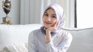 Perut Terlihat Membuncit, Erina Gudono Hamil?