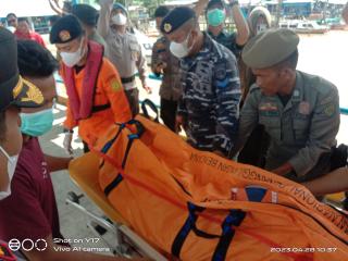 11 Jenazah Korban Laka Laut Speedboat Evelyn Calisca 1 Sudah Diserahkan kepada Keluarga