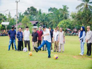 Pj Bupati Kampar Dr.H.Kamsol Resmi Buka Turnamen Sepak Bola Pasir Sialang Cup II 2023Â 