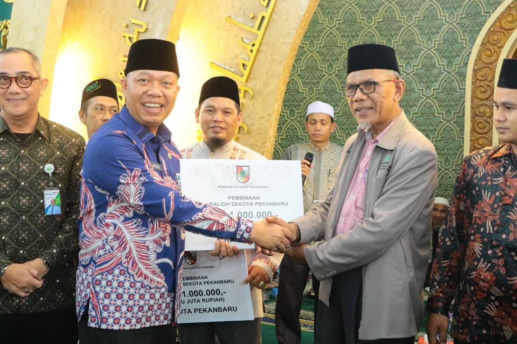 Diawali Salat Hajat, Pemko Pekanbaru Serahkan Insentif untuk 1.500 Mubaligh