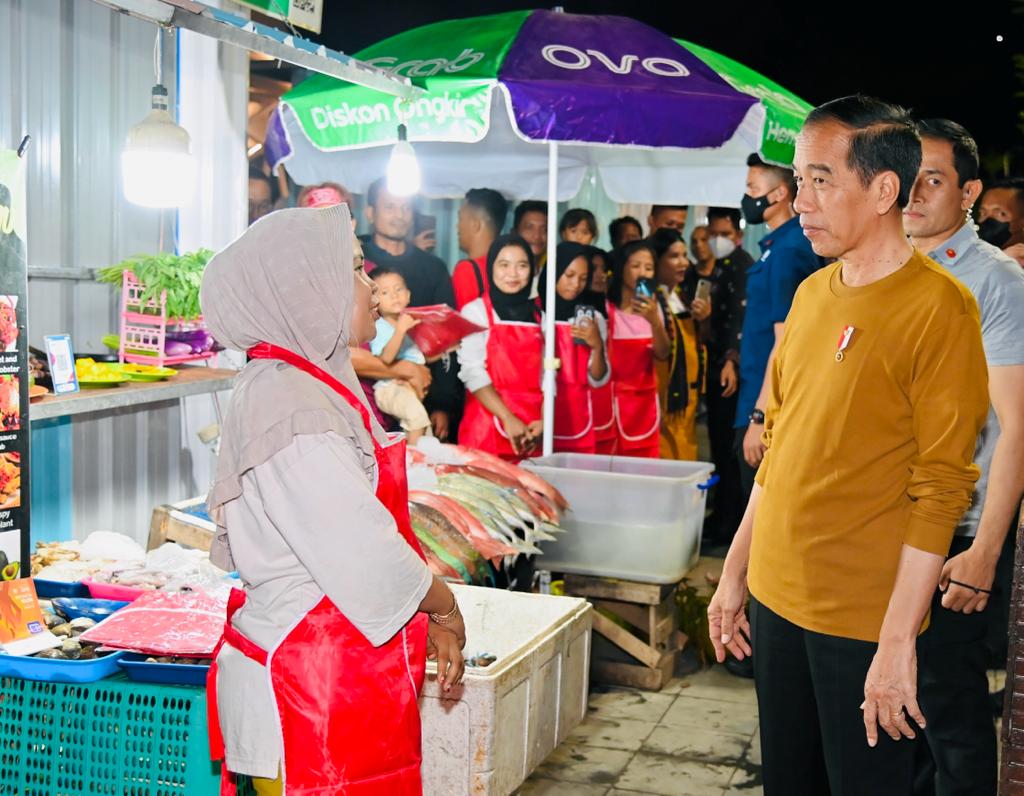 Presiden Jokowi Kunjungi Kawasan Wisata Kuliner Kampung Ujung Labuan Bajo