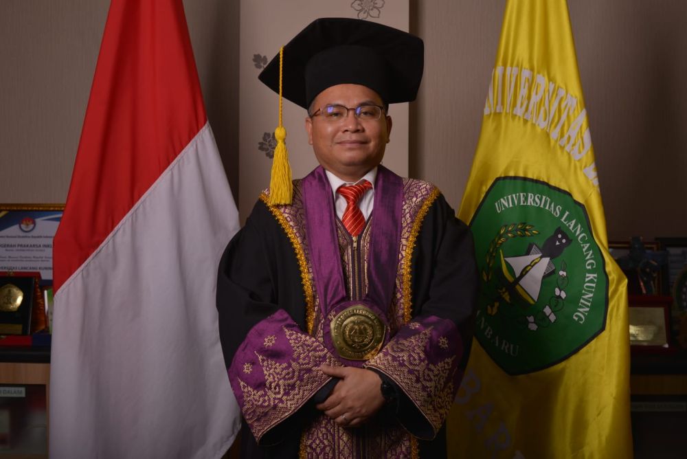 Hari ini Prof Junaidi Dikukuhkan Sebagai Guru Besar Bidang Kajian Budaya