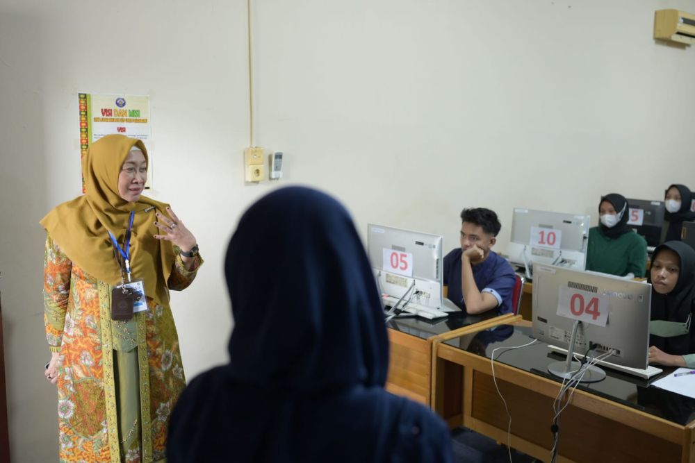 Rektor Unri Tinjau Pelaksanaan UTBK-SNBT SNPMB Hari Pertama