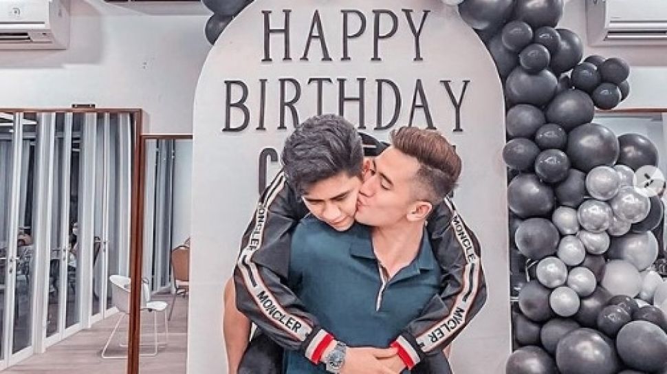 Verrell Bramasta Jelaskan soal Foto Ciuman Bibir dengan Athalla Naufal, Aslinya Gak Gitu