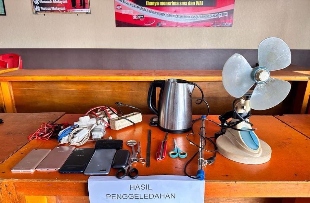 Ini Barang-barang Terlarang yang Ditemukan Saat Razia di Lapas Kelas II A Pekanbaru
