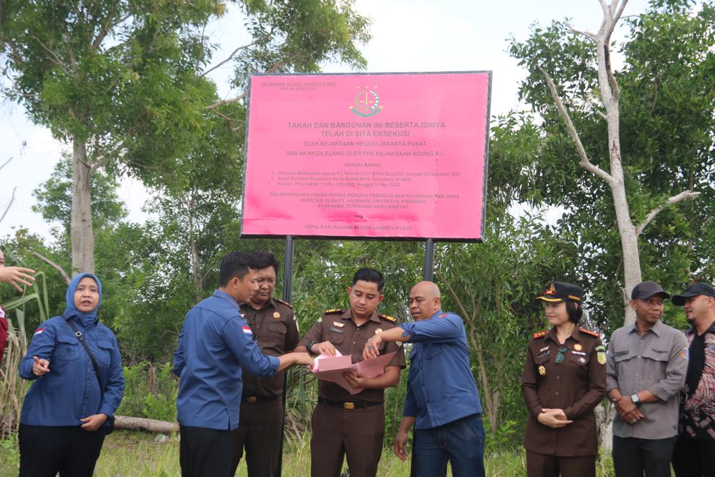 Sita Eksekusi Aset Terpidana Heru Hidayat Dititipkan ke Camat Sijuk BelitungÂ 