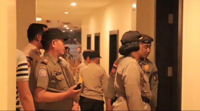 Parah! 57 Pasangan Diduga LGBT Diamankan Satpol PP di 2 Wisma, Ada Narkoba Juga