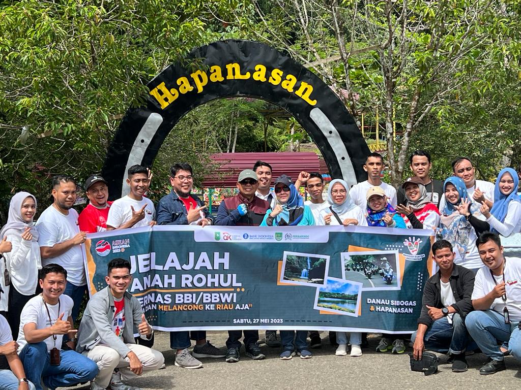 Semarakkan Gernas BBI dan BWI, OJK Riau Bersama Perbarindo Jelajahi Objek Wisata Rokan Hulu