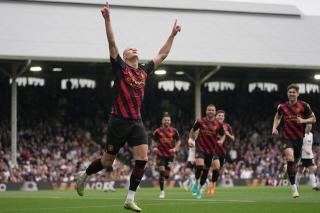 Premier League: Sikat Fulham, Manchester City Rebut Puncak Klasemen dari Arsenal