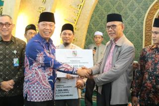 Diawali Salat Hajat, Pemko Pekanbaru Serahkan Insentif untuk 1.500 Mubaligh