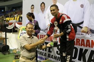 Raih 49 Medali, Shokaido Riau Raih Juara 1 Kejurnas Karate di Pekanbaru