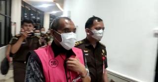 Penyidik Tetapkan Dirut PT Graha Telkom Sigma Sebagai Tersangka dan Ditahan