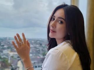 Angely Emitasari, Kades Cantik yang Juga Pedangdut