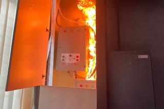 Trafo Listrik di Kantor Bawaslu Riau Terbakar