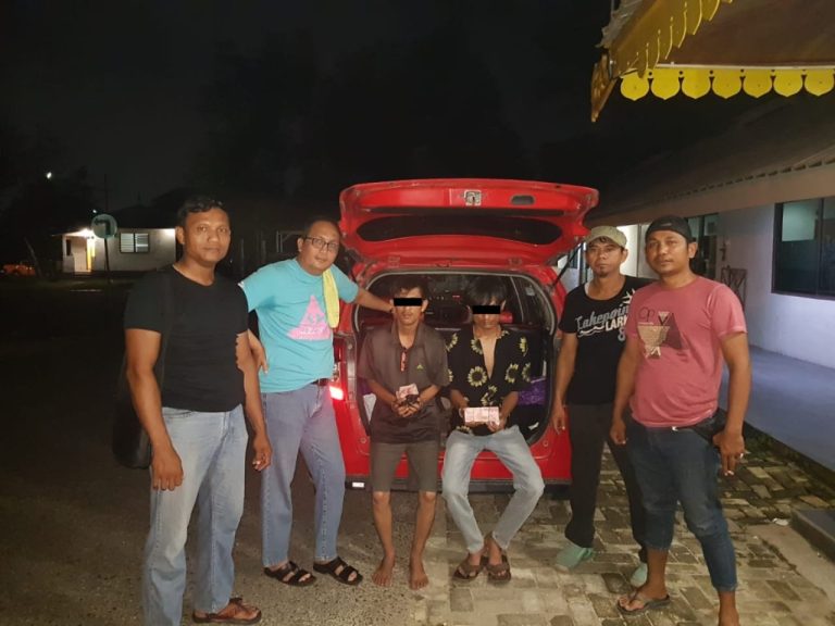 Gondol Uang Puluhan Juta Hasil Pengisian Top Up Jalan Tol, Dua Pria Ini Digelandang ke Mapolsek Mina