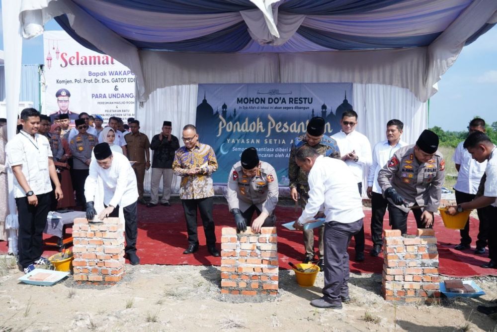 Gubri Syamsuar Lakukan Peletakan Batu Pertama Ponpes Setia Aqidah di Tapung