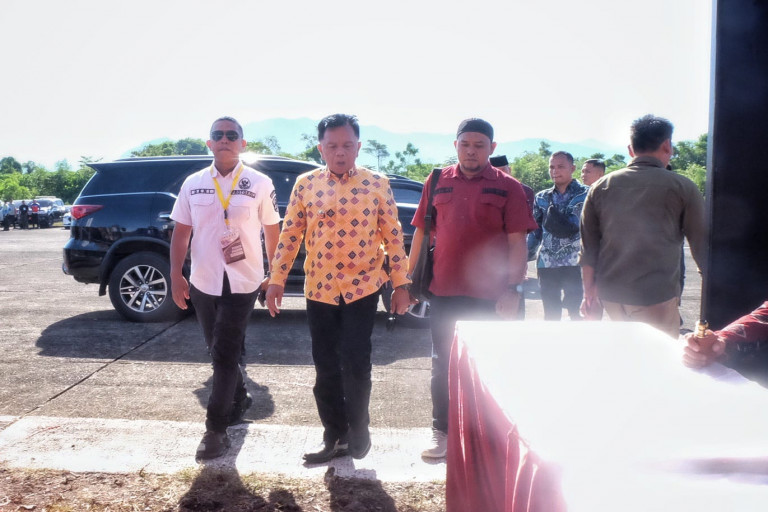 Plt. Bupati H. Asmar Hadiri Penas Tani Nelayan di Padang