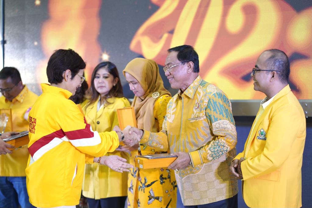 Wardan Raih Penghargaan Golkar Award 2023