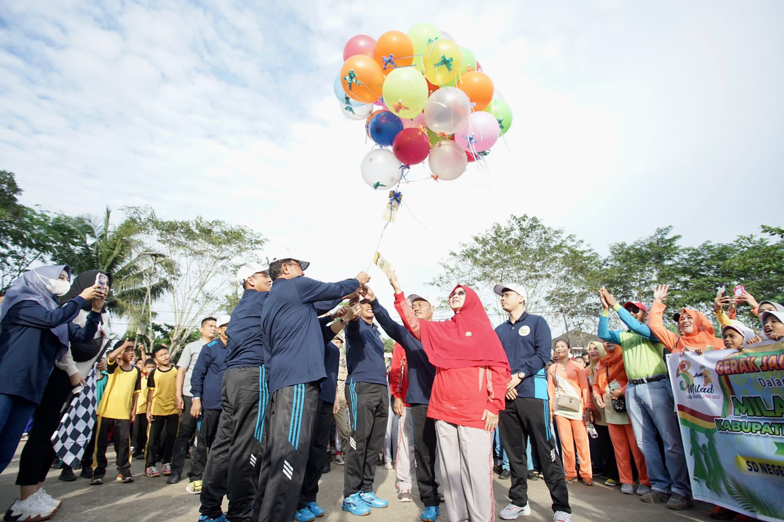 Milad Inhil ke-58, Bupati Wardan Buka Pencanangan Jalan Santai dan Donor Darah