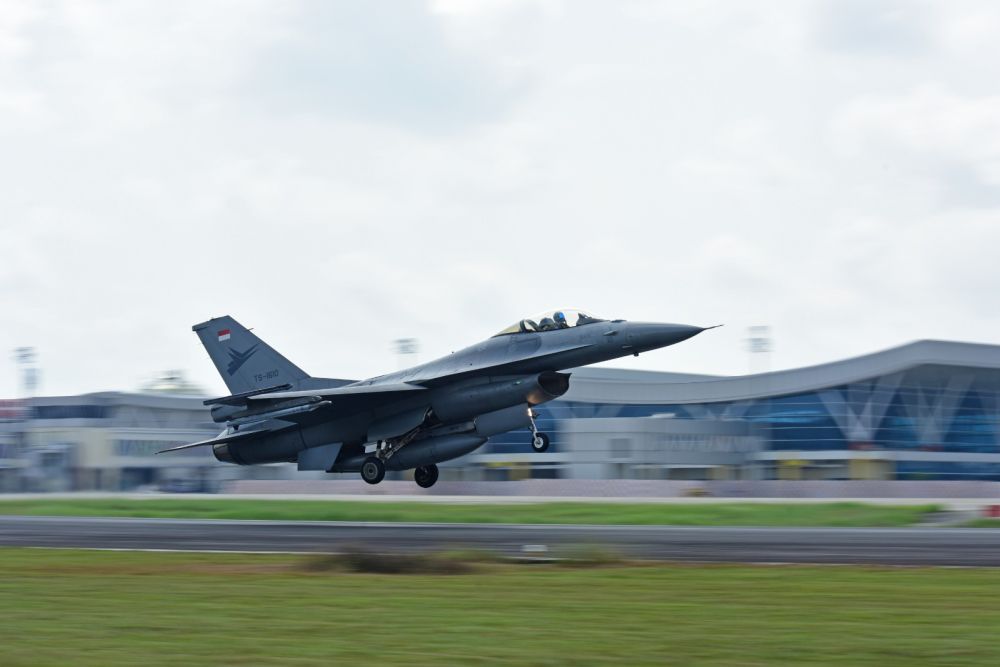 Penerbang TNI AU dan Amerika Latihan Tempur Jarak Dekat di Pekanbaru