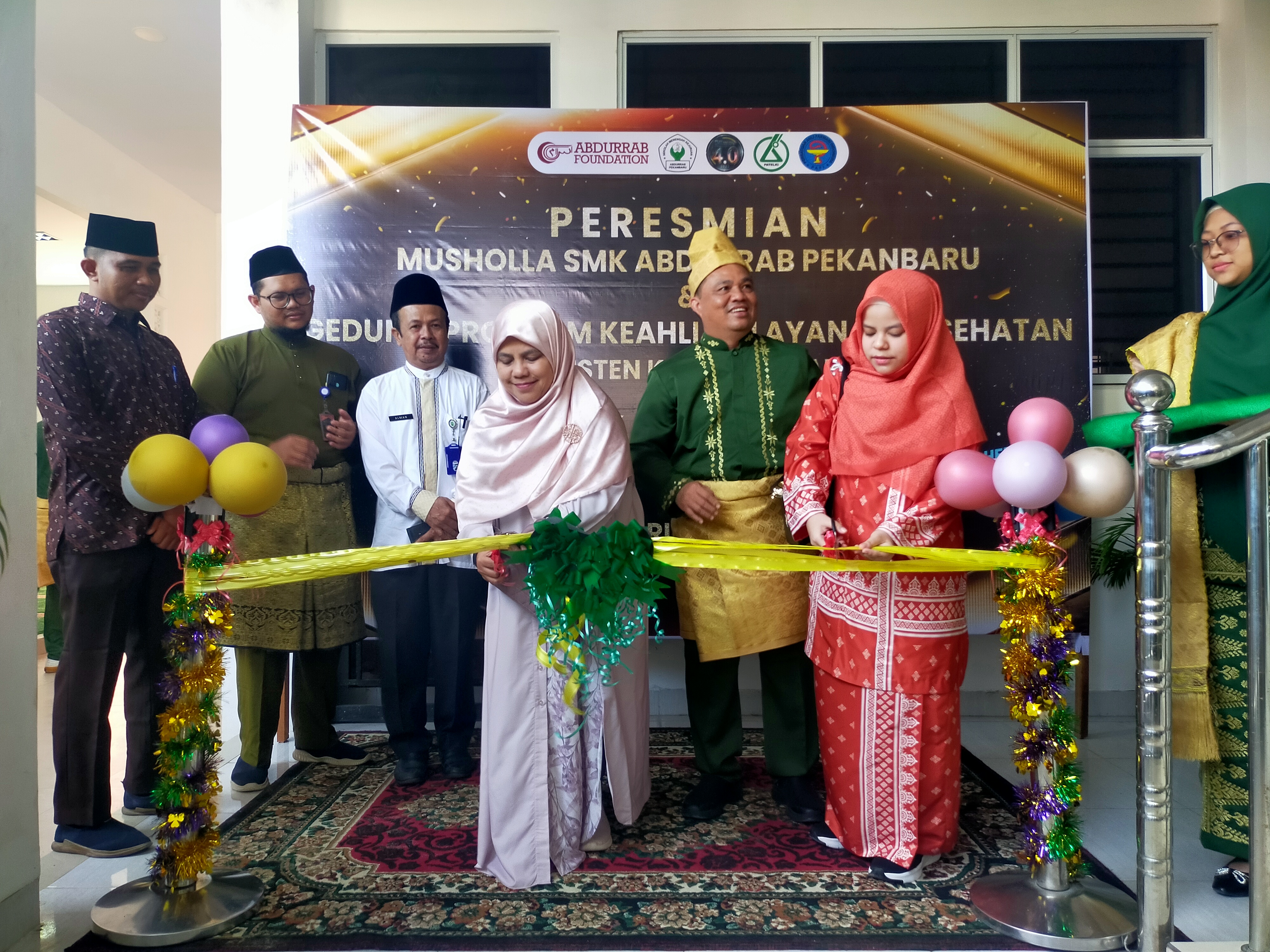 Yayasan Abdurrab Resmikan Musala dan Gedung Program Keahlian Layanan Kesehatan SMK Abdurrab