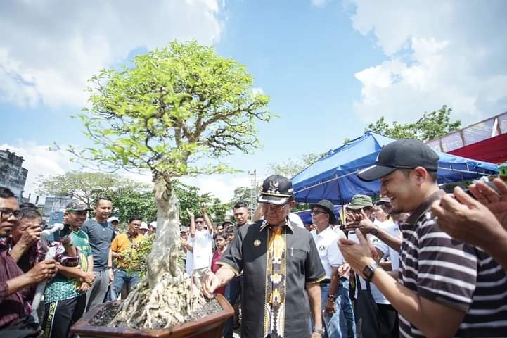 Bupati Wardan Minta Pameran Bonsai dan Kontes burung Berkicau Jadi Iven Tahunan