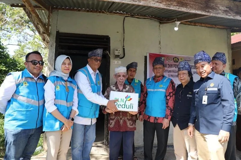 PLN Bantu 980 KK Daerah Tertinggal di Riau Pasang Baru Listrik