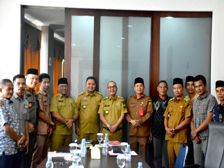 Bahas Sengketa Lahan Perusahan, Pj Bupati Sambut Audiensi dari 3 Perwakilan Desa Kecamatan Siak Hulu
