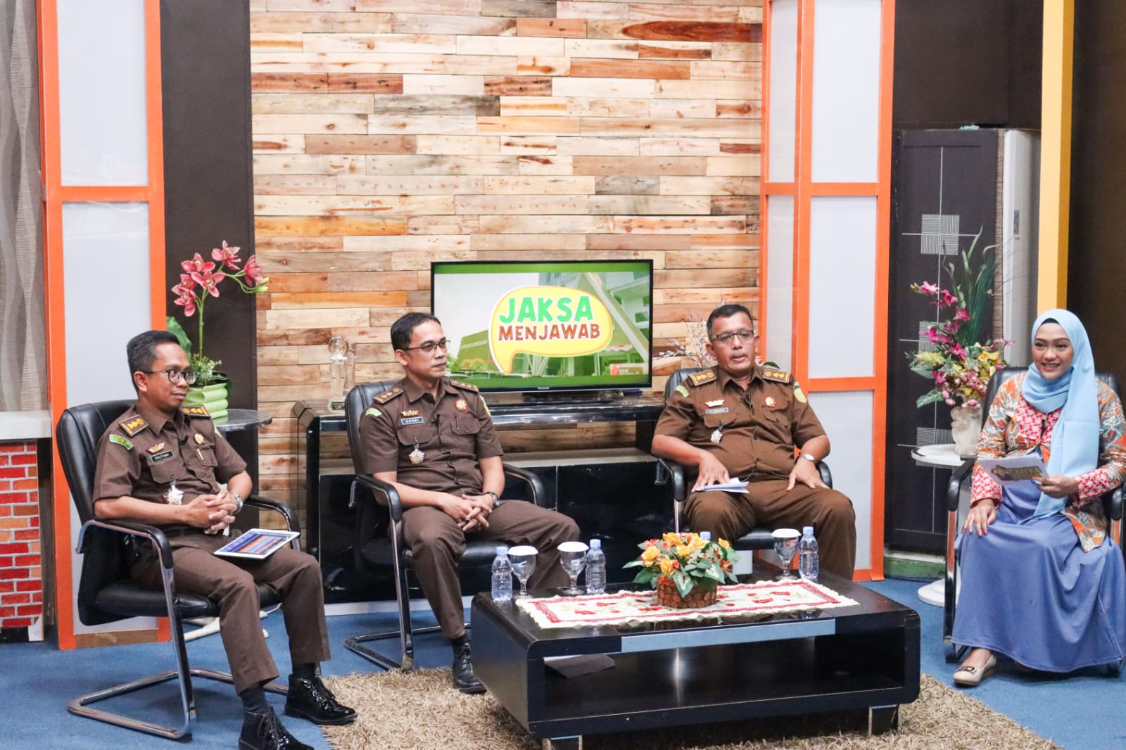 Para Kasi Kejati Riau Jadi Narasumber Program Jaksa Menjawab di RTV