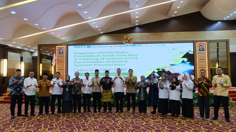 Guru Pelopor Ekonomi Syariah Sebagai Garda Edukasi Ekonomi Syariah Sekolah Menengah di Riau