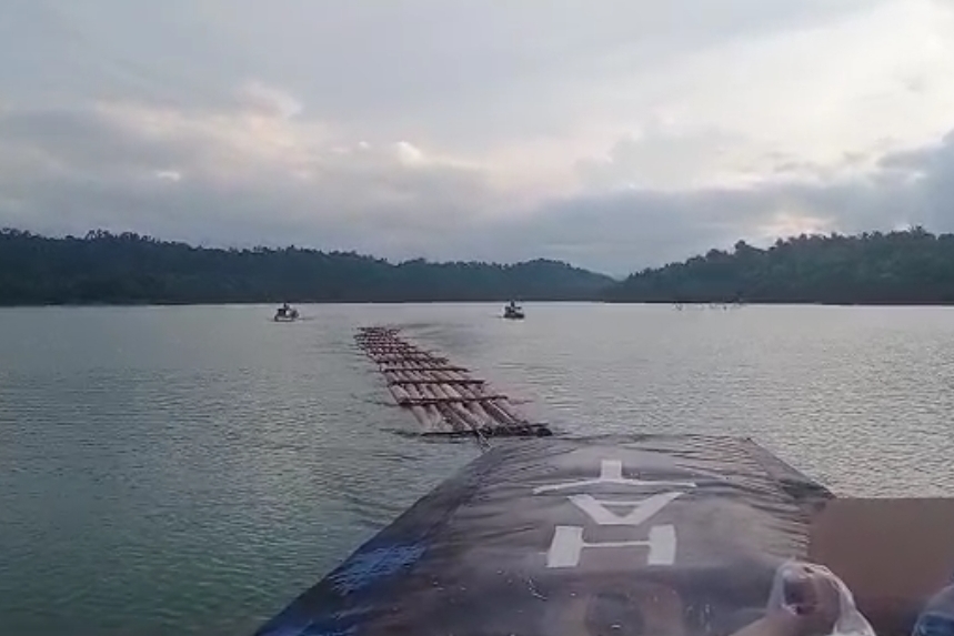 Ratusan Tual Kayu Diduga Hasil Ilog di Sungai Gulamo Diduga dari Pangkalan Sumbar