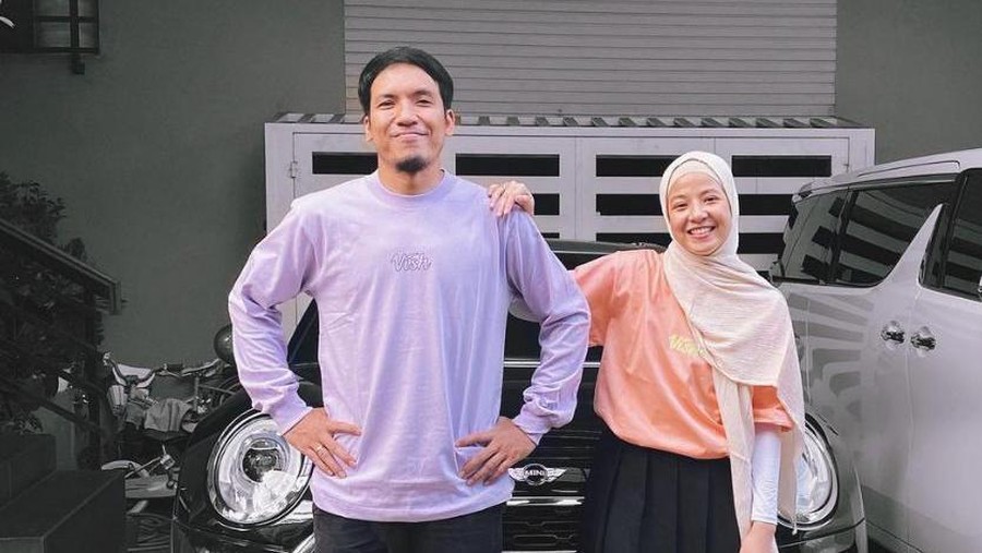 Desta dan Natasha Rizki Kompak Liburan ke Malaysia Usai Cerai