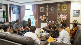 Kajati Dr. Supardi Terima Kunker dan Silaturahmi Ketua KPU Provinsi RiauÂ Â 