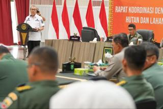Rakor Bersama Kepala BNPB RI, Gubri Jelaskan 9 Langkah Pengendalian Karhutla