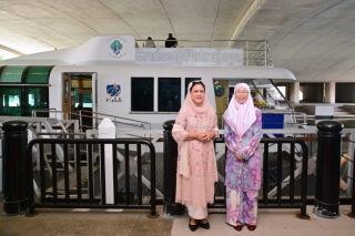 Iriana Jokowi dan Datoâ€™ Seri Dr Wan Azizah Keliling Danau Putrajaya dengan Kapal Pesiar