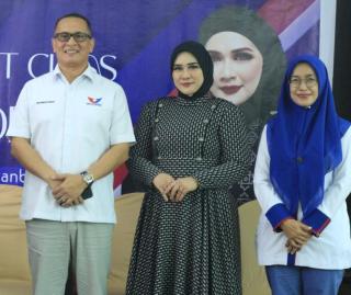 Perindo Riau Berikan Pelatihan Dunia Usaha Make Up