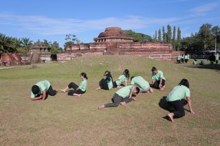 Belasan Koreografer Muda Indonesia Napak Tilas di Situs Candi Muara Takus Kampar