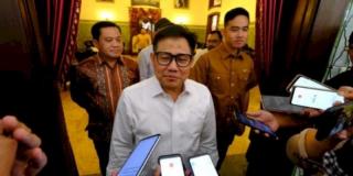 Cak Imin Tutup Mulut Pakai Jari saat Ditanya Bahas Pilpres Bersama Gibran